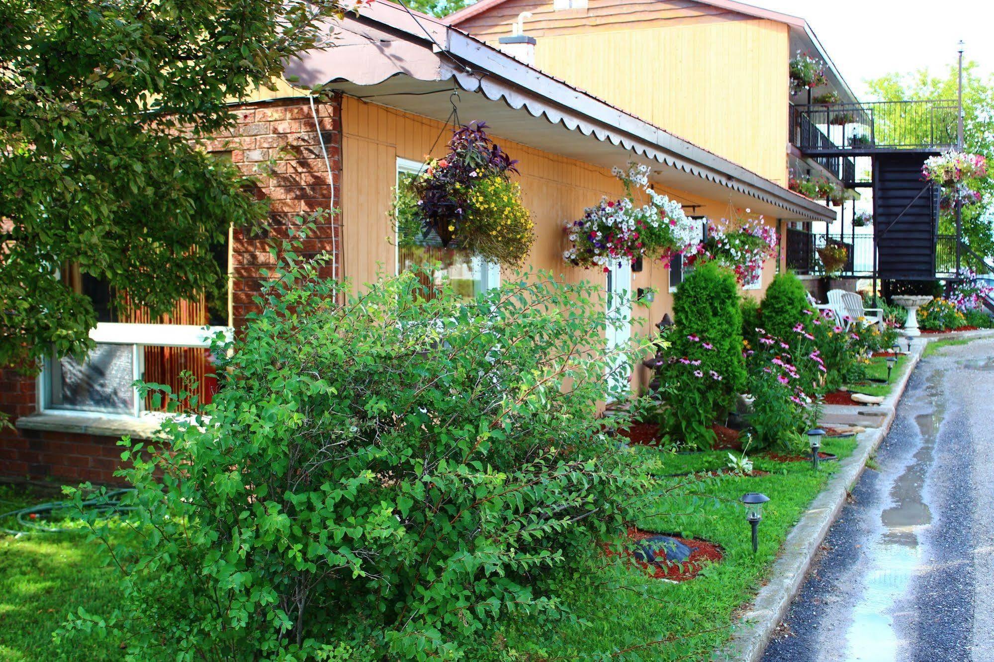Hawberry Motel